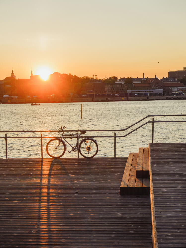 sunset-with-bike-in-hudson-river-piers